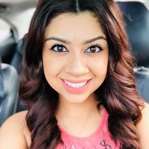 Meet your Posher, Casandra